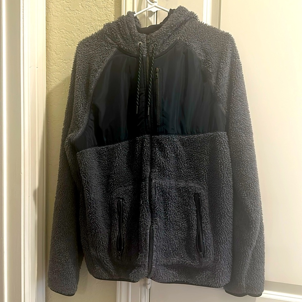 Urban Pipeline hooded jacket. Mens size M. Black/gray